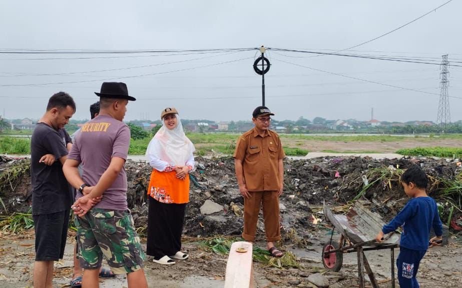 Tinjau Lokasi Banjir, Ketua Fraksi PKS DPRD Kota Cilegon Imbau Warga Tak Dirikan Bangunan di Atas Sungai 1 Tinjau Lokasi Banjir, Ketua Fraksi PKS DPRD Kota Cilegon Imbau Warga Tak Dirikan Bangunan di Atas Sungai