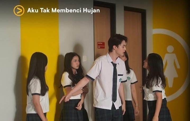 Aku Tak Membenci Hujan Episode 3: Launa Bersama Genta, Karang Mulai Cemburu?