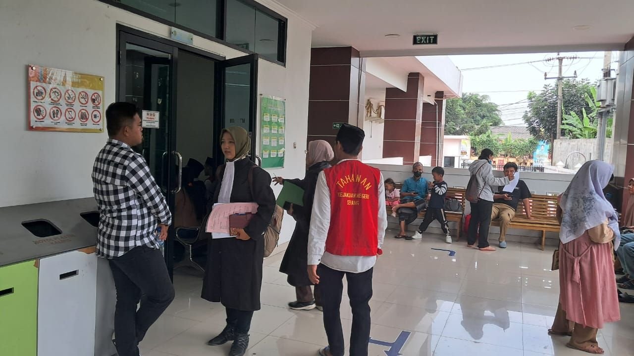 Hina Fisik Kenalan Wanita di MiChat, Pria Asal Cilegon Ditikam hingga Harus 'Mondok' Nyaris Seminggu 4 Hina Fisik Kenalan Wanita di MiChat, Pria Asal Cilegon Ditikam hingga Harus 'Mondok' Nyaris Seminggu