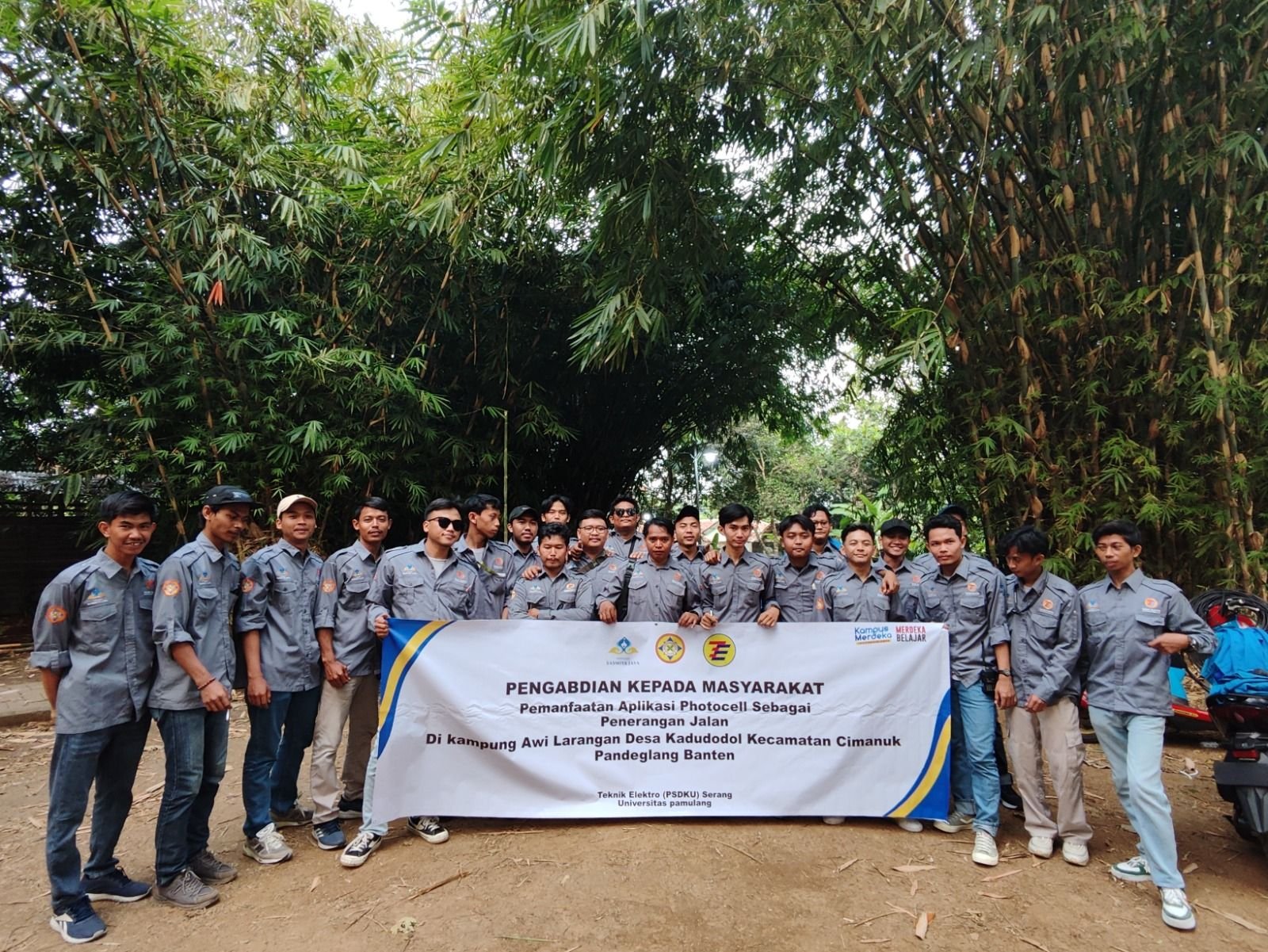 Kelompok 2 PKM Prodi Elektro UNPAM Serang: Pemanfaatan Teknologi Photocell untuk Penerangan Jalan di Kadudodol, Cimanuk, Pandeglang