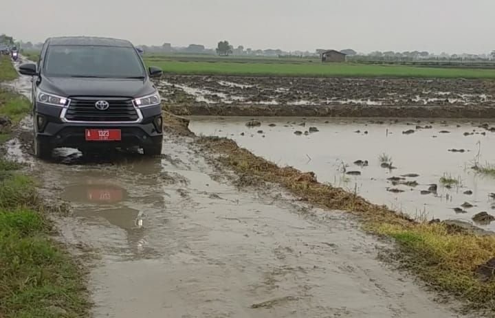 Petani Kewalahan, Akses Jalan Usaha Tani di Kota Serang Rusak Parah