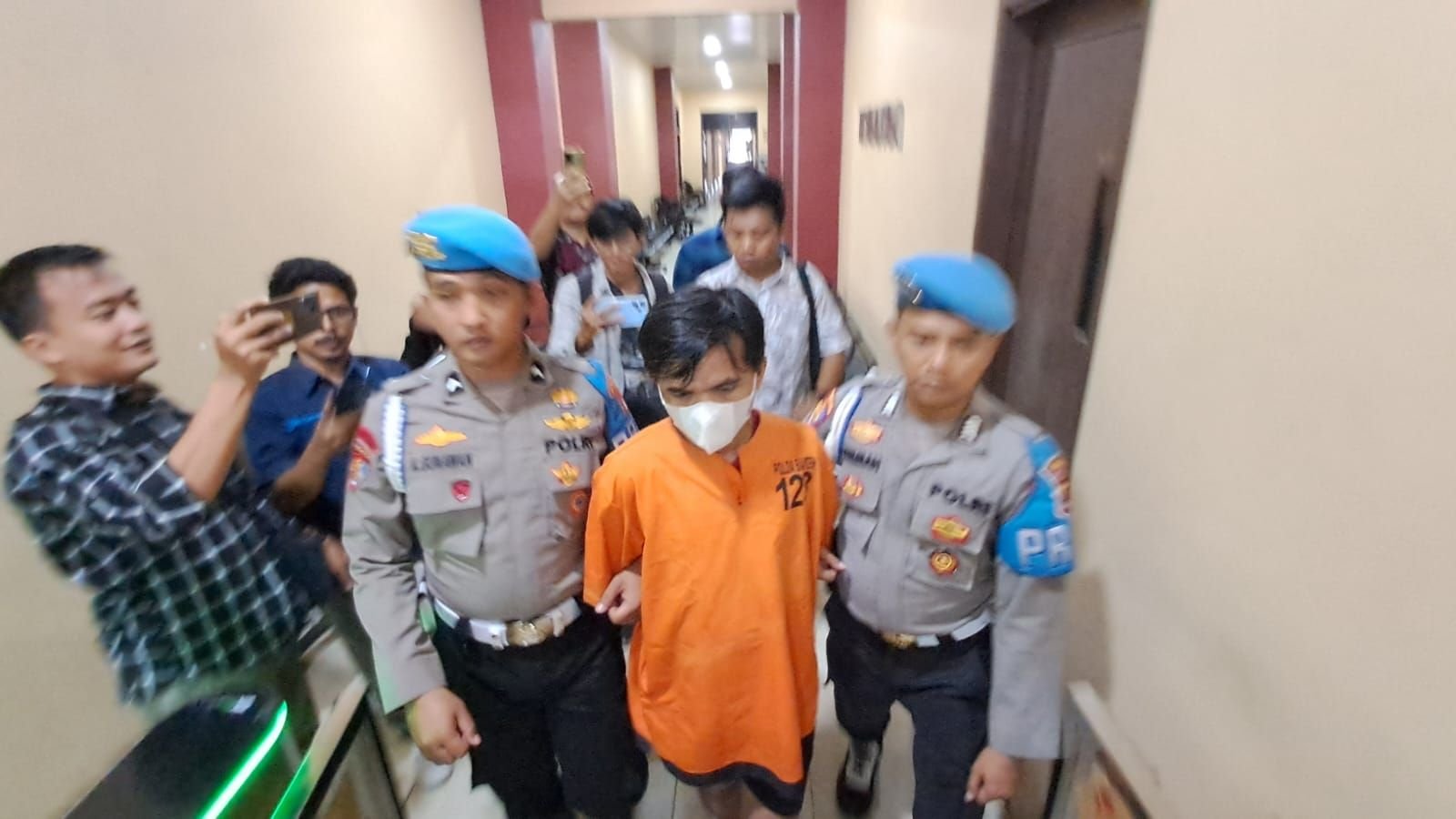 Barang Spesial untuk Tahun Baru! Penyelundupan Narkoba Sabu dan Ribuan Butir Ekstasi Dibongkar Polda Banten 4 Barang Spesial untuk Tahun Baru! Penyelundupan Narkoba Sabu dan Ribuan Butir Ekstasi Dibongkar Polda Banten