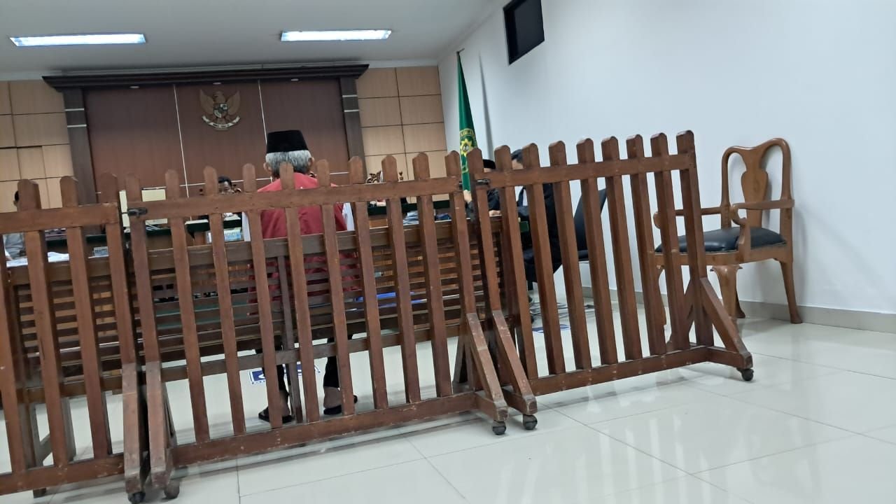 Gelapkan Dokumen Tanah Senilai Rp100 Miliar, Mantan Pejabat BPN Dituntut 1,5 Tahun Penjara 1 Gelapkan Dokumen Tanah Senilai Rp100 Miliar, Mantan Pejabat BPN Dituntut 1,5 Tahun Penjara