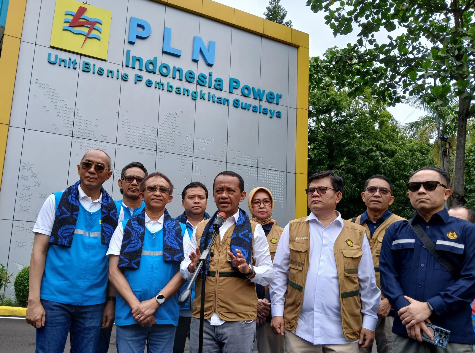 Menteri ESDM Bahlil Lahadalia Pastikan Listrik Jawa dan Bali Tak Padam Saat Nataru 3 Menteri ESDM Bahlil Lahadalia Pastikan Listrik Jawa dan Bali Tak Padam Saat Nataru