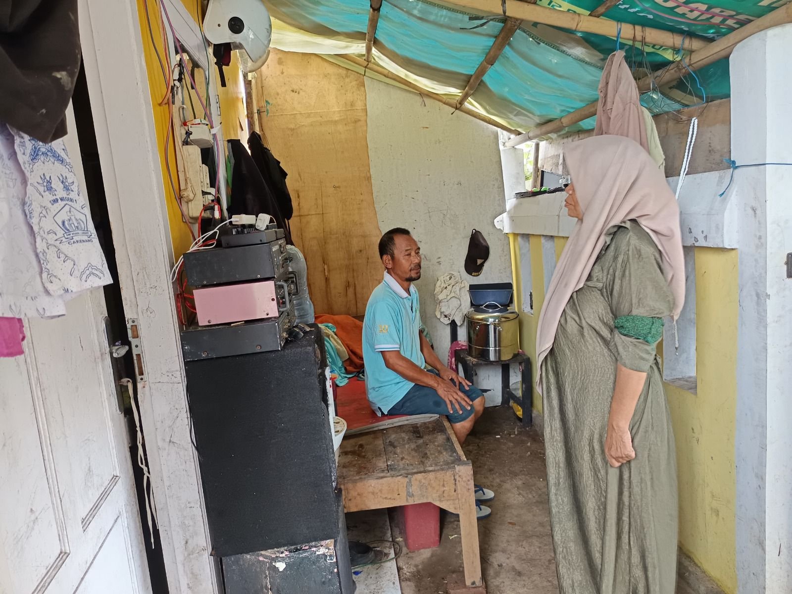 Sudah Tinggal 10 Bulan, Satu Keluarga di Desa Mandaya Tempati Gedung Pamsimas Usai Rumah Ambruk