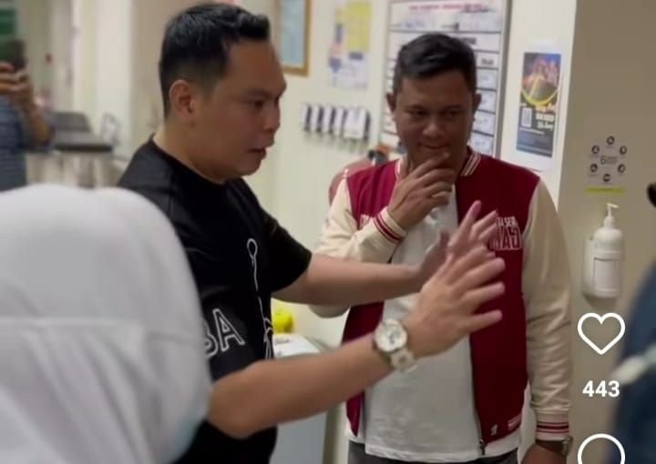 Walikota Serang Terpilih Budi Rustandi Selesaikan Administrasi Pasien Tertahan di RSUD Kota Serang 2 Walikota Serang Terpilih Budi Rustandi Selesaikan Administrasi Pasien Tertahan di RSUD Kota Serang