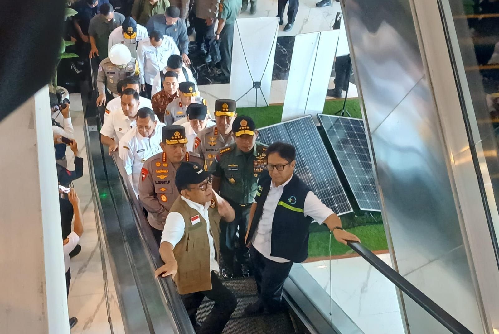 Selain Arus Mudik, Menko PMK Pratikno Minta Keamanan Ini Jadi Perhatian 2 Selain Arus Mudik, Menko PMK Pratikno Minta Keamanan Ini Jadi Perhatian