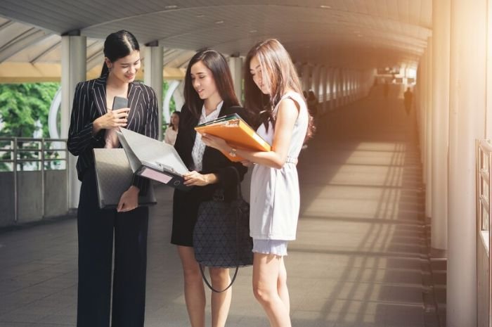 PENUH MOTIVASI! 8 Resolusi 2025 untuk Pengangguran, Baik Lulusan SMA atau Kuliah 2 PENUH MOTIVASI! 8 Resolusi 2025 untuk Pengangguran, Baik Lulusan SMA atau Kuliah