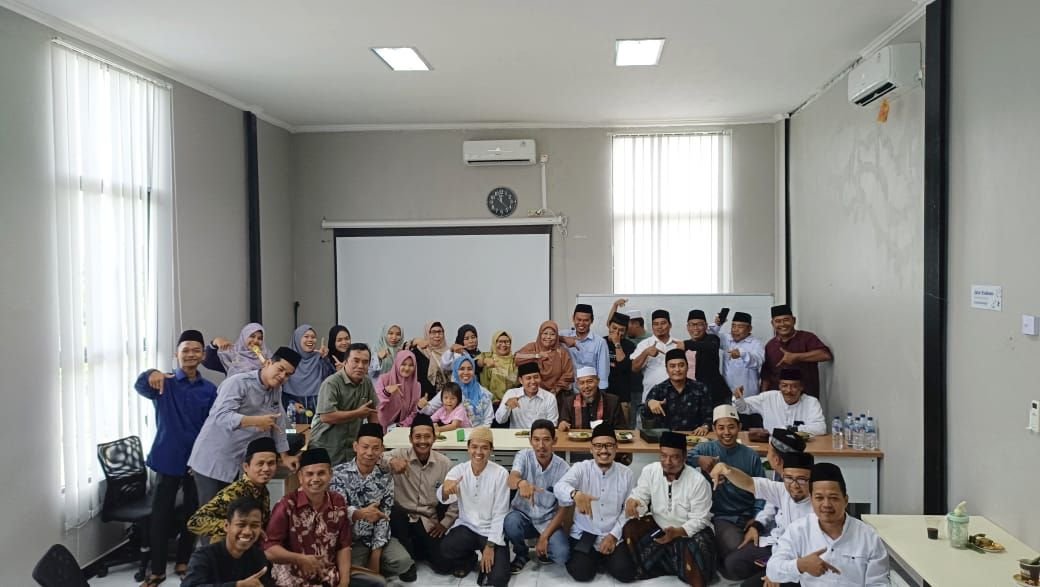 Pimpin IKAMI Kota Cilegon, Hayumi Bakal Ajak Alumi Al-i'anah Lebih Peduli Almamaternya 4 Pimpin IKAMI Kota Cilegon, Hayumi Bakal Ajak Alumi Al-i'anah Lebih Peduli Almamaternya