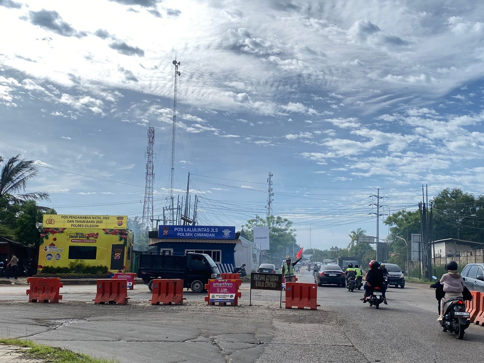 Tidak Biasa! Simpang JLS Ciwandan Menuju Anyer Lengang saat Libur Tahun Baru