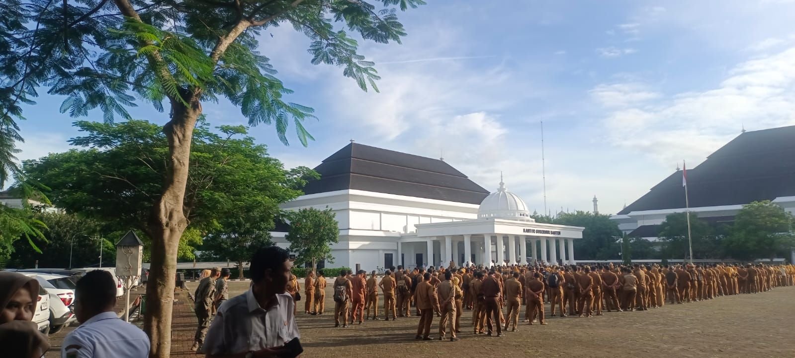 Pagi-pagi Pj Gubernur Banten Sudah Sentil Pejabat, Minta Jangan Kasak-kusuk Cari Jabatan 10 Pagi-pagi Pj Gubernur Banten Sudah Sentil Pejabat, Minta Jangan Kasak-kusuk Cari Jabatan