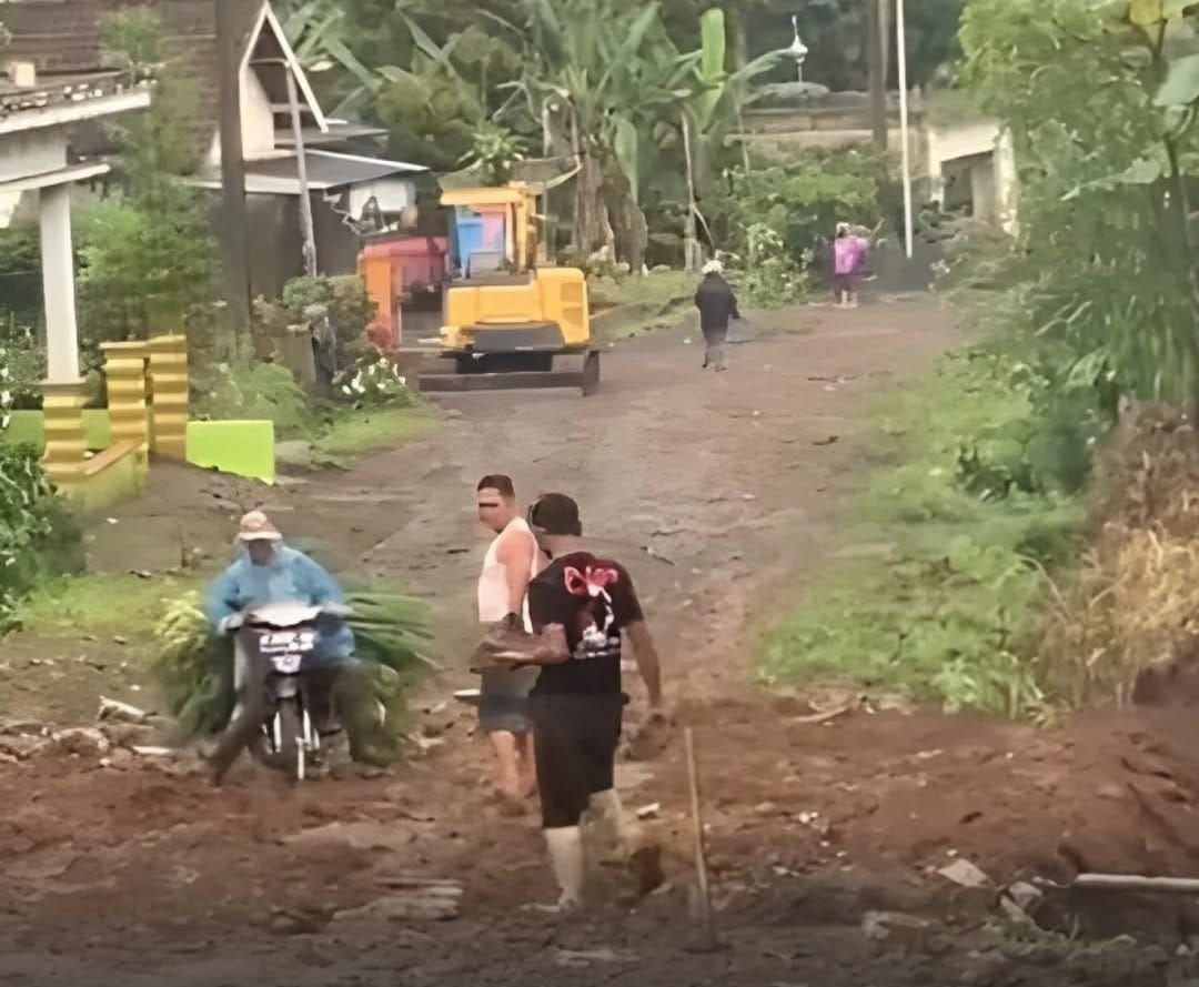 Sanjung Ferry Pedagang Bakso Viral yang Bangun Jalan, Bupati Malang Singung-Singgung Soal Gotong Royong