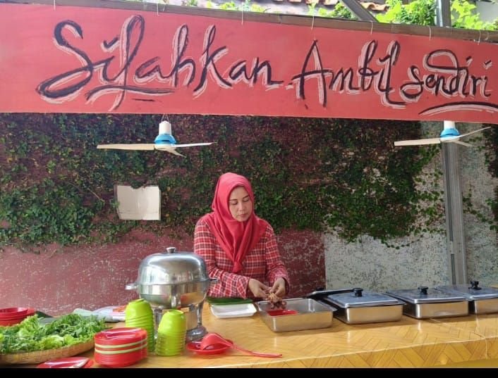 Rumah Makan Ayam Kampung Hadirkan Menu Lezat, Bisa Refil Nasi dan Sayur Asem Sepuasnya