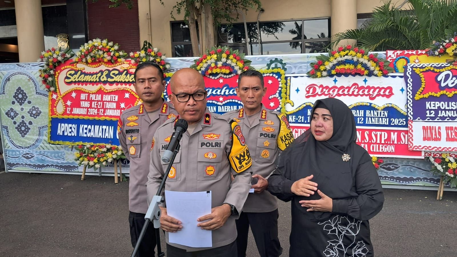 Ungkap Kasus Penembakan KM 45, Anggota Polresta Tangerang Terima Penghargaan dari Kapolda Banten 3 Ungkap Kasus Penembakan KM 45, Anggota Polresta Tangerang Terima Penghargaan dari Kapolda Banten