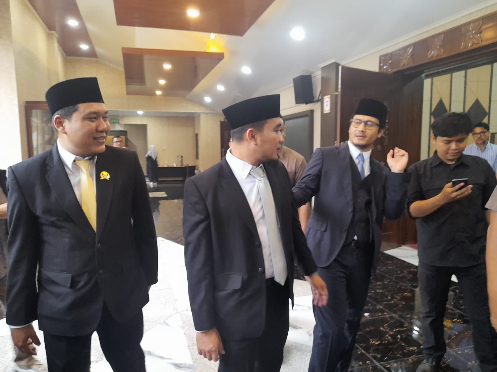 PKS dan Nasdem Siap Merapat ke Kekuasaan, Robinsar dan Fajar Beda Sikap Tanggapi Merapatnya Partai Lawan 6 PKS dan Nasdem Siap Merapat ke Kekuasaan, Robinsar dan Fajar Beda Sikap Tanggapi Merapatnya Partai Lawan