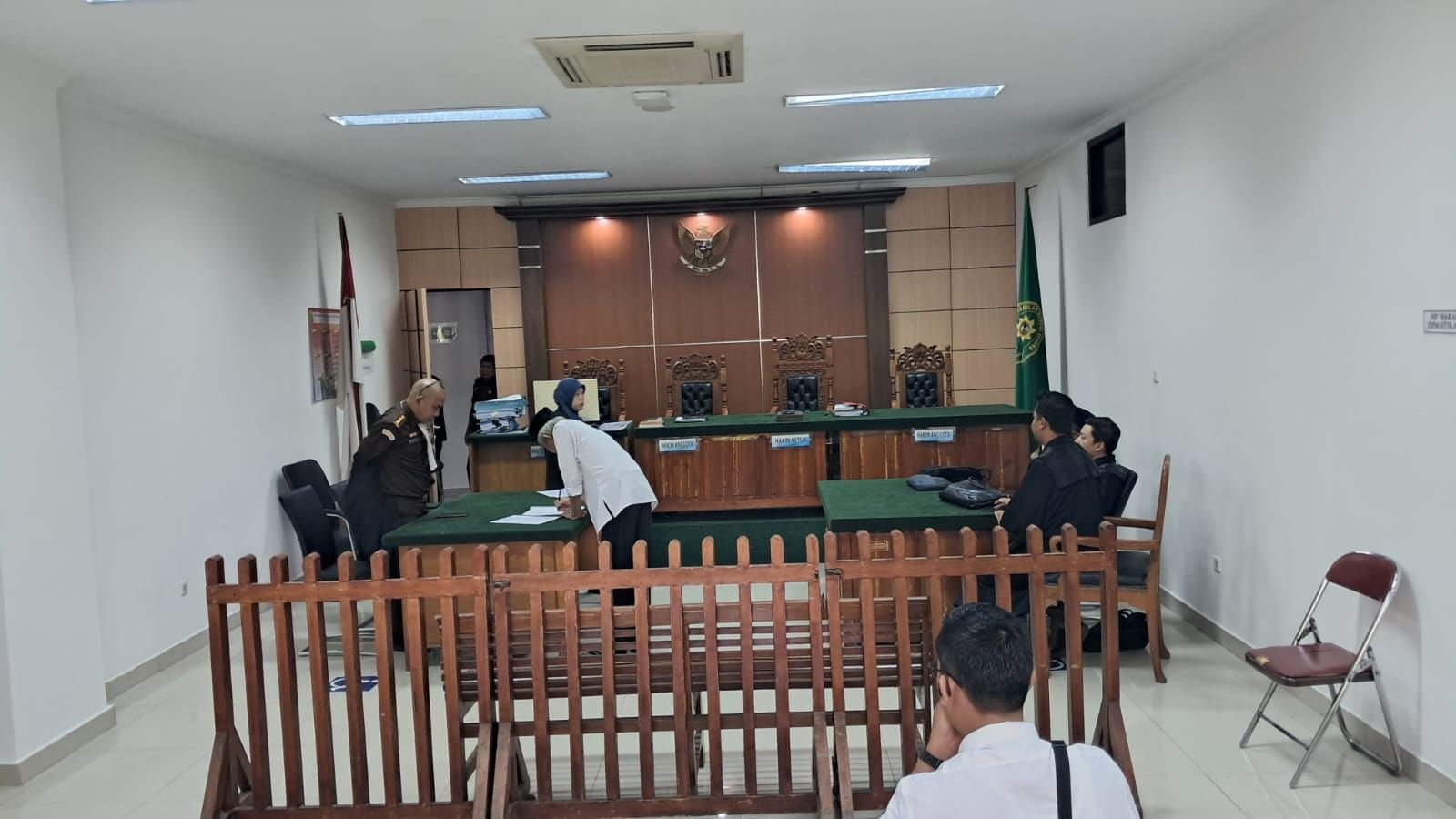 Terbukti Gelapkan Dokumen Tanah Senilai Rp100 Miliar, Mantan Pejabat BPN Kabupaten Serang Divonis 1,5 Tahun Penjara 5 Terbukti Gelapkan Dokumen Tanah Senilai Rp100 Miliar, Mantan Pejabat BPN Kabupaten Serang Divonis 1,5 Tahun Penjara