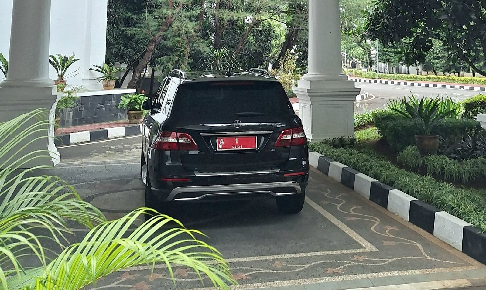 Di Indonesia Bisa Miliaran, Di Negara Ini Para Pejabat Justru Tidak Dapat Mobil Dinas