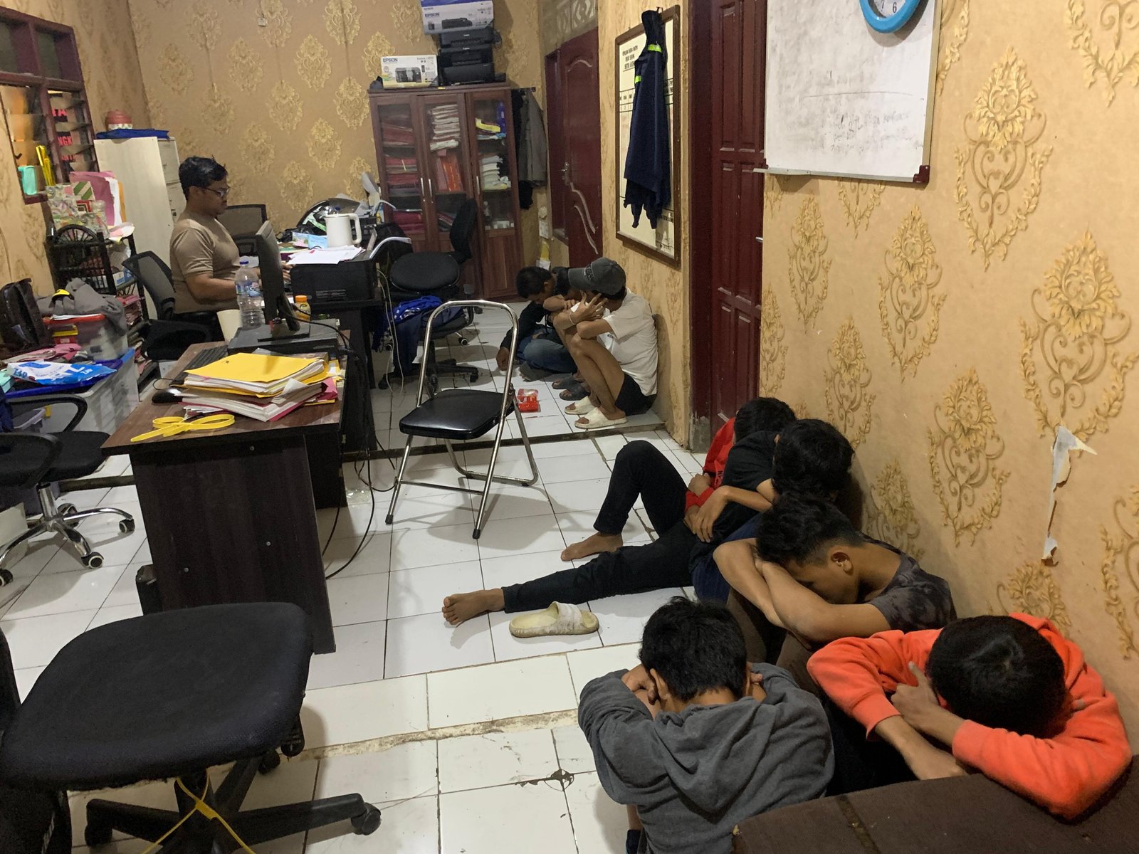 Tawuran Beruntun di Serang, 11 Pelaku Remaja Diamankan Satgas Presisi 10 Tawuran Beruntun di Serang, 11 Pelaku Remaja Diamankan Satgas Presisi
