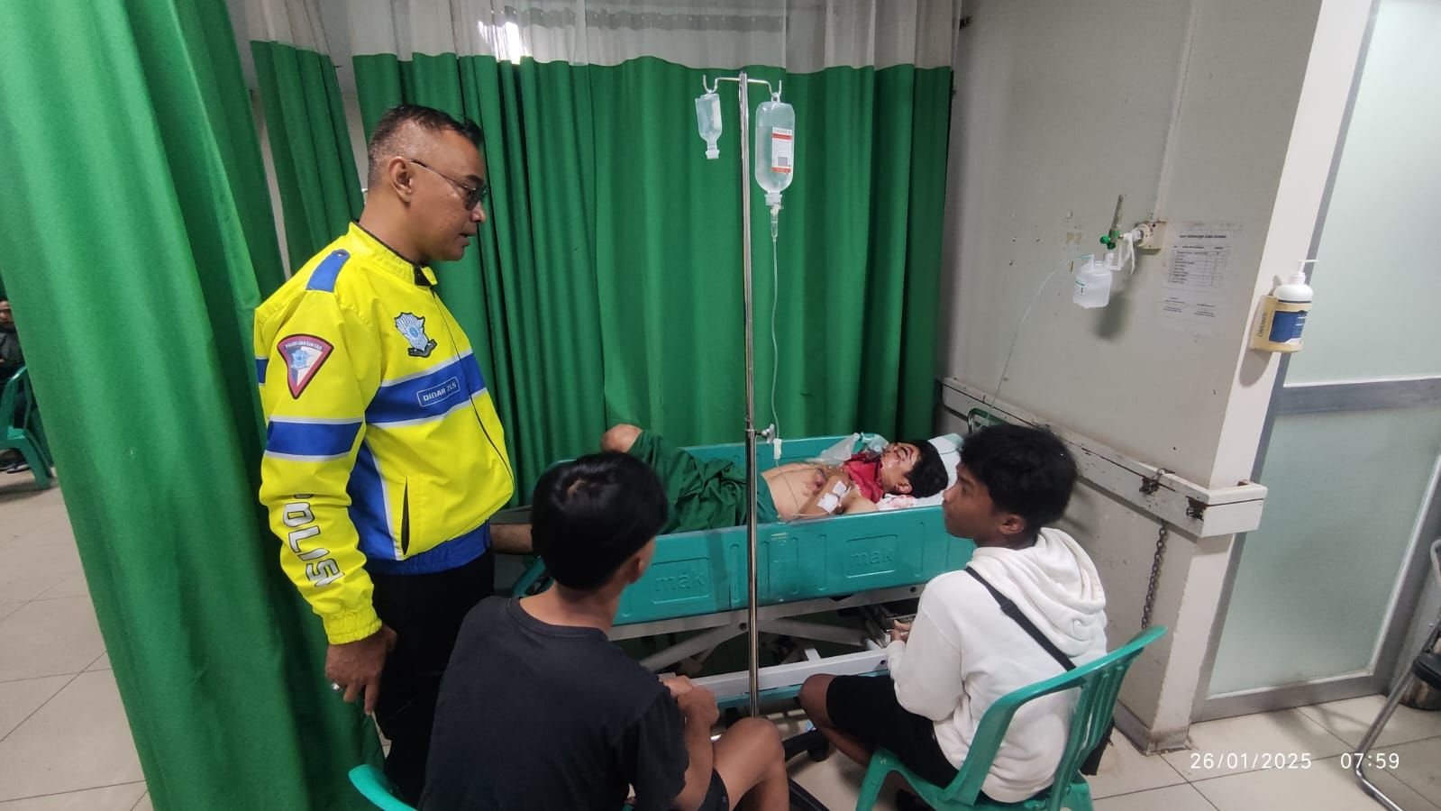 Diduga Saling Senggol Saat Balap Liar, Satu Remaja di Kabupaten Lebak Kritis 2 Diduga Saling Senggol Saat Balap Liar, Satu Remaja di Kabupaten Lebak Kritis