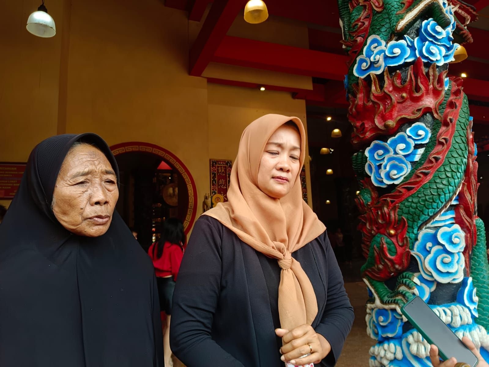 Kehadiran Donatur di Vihara Avalokitesvara Bantu Kesejahteraan Warga Sekitar 2 Kehadiran Donatur di Vihara Avalokitesvara Bantu Kesejahteraan Warga Sekitar