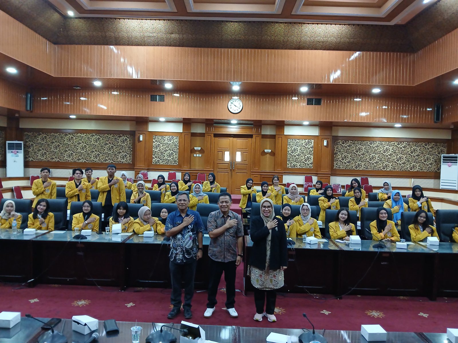 Mahasiswa Unsera Belajar Jadi Anggota Dewan ke DPRD Kabupaten Serang 2 Mahasiswa Unsera Belajar Jadi Anggota Dewan ke DPRD Kabupaten Serang