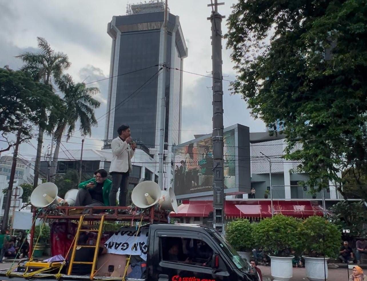 BEM Banten Bersatu Geruduk Patung Kuda Jakarta, Evaluasi 100 Hari Kabinet Merah Putih hingga Tolak PSN PIK 2