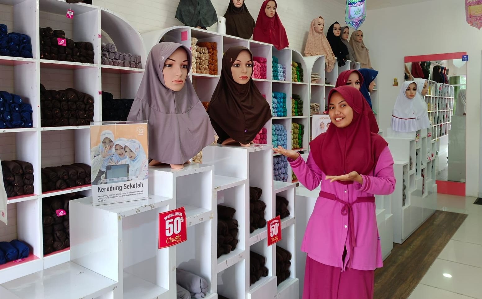 Yang Ditunggu Bu Ibu! Kerudung Classic Series Rabbani Store Serang Diskon Besar Sampai 50 Persen 4 Yang Ditunggu Bu Ibu! Kerudung Classic Series Rabbani Store Serang Diskon Besar Sampai 50 Persen