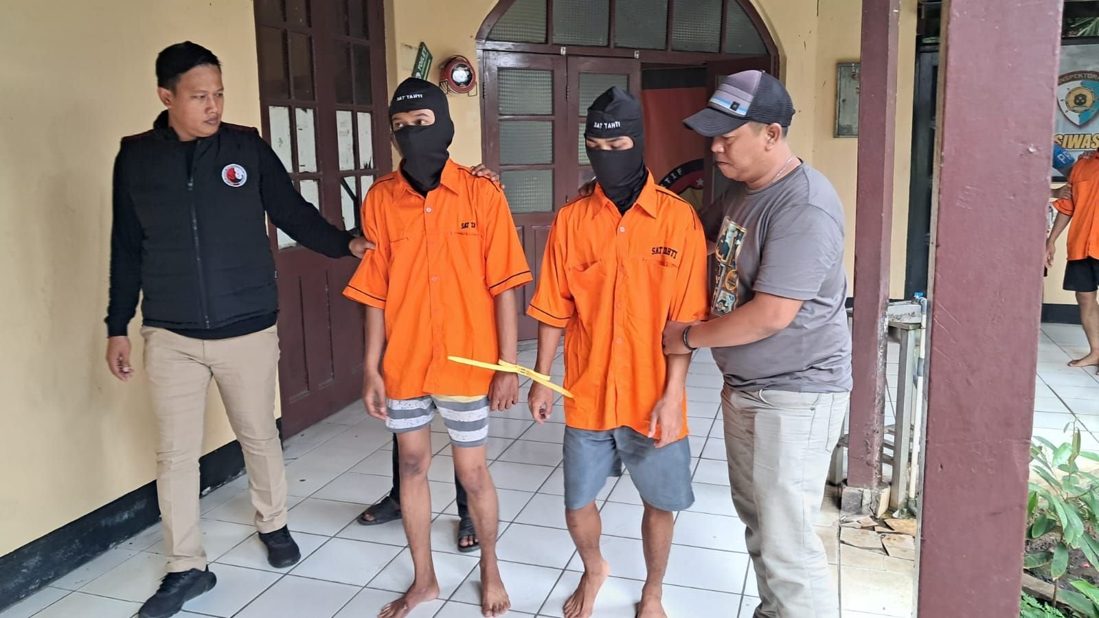 Sita Ribuan Barang Bukti, Dua Pengedar Obat Terlarang di Kalangan Pelajar Dibekuk Polresta Serang Kota 2 Sita Ribuan Barang Bukti, Dua Pengedar Obat Terlarang di Kalangan Pelajar Dibekuk Polresta Serang Kota