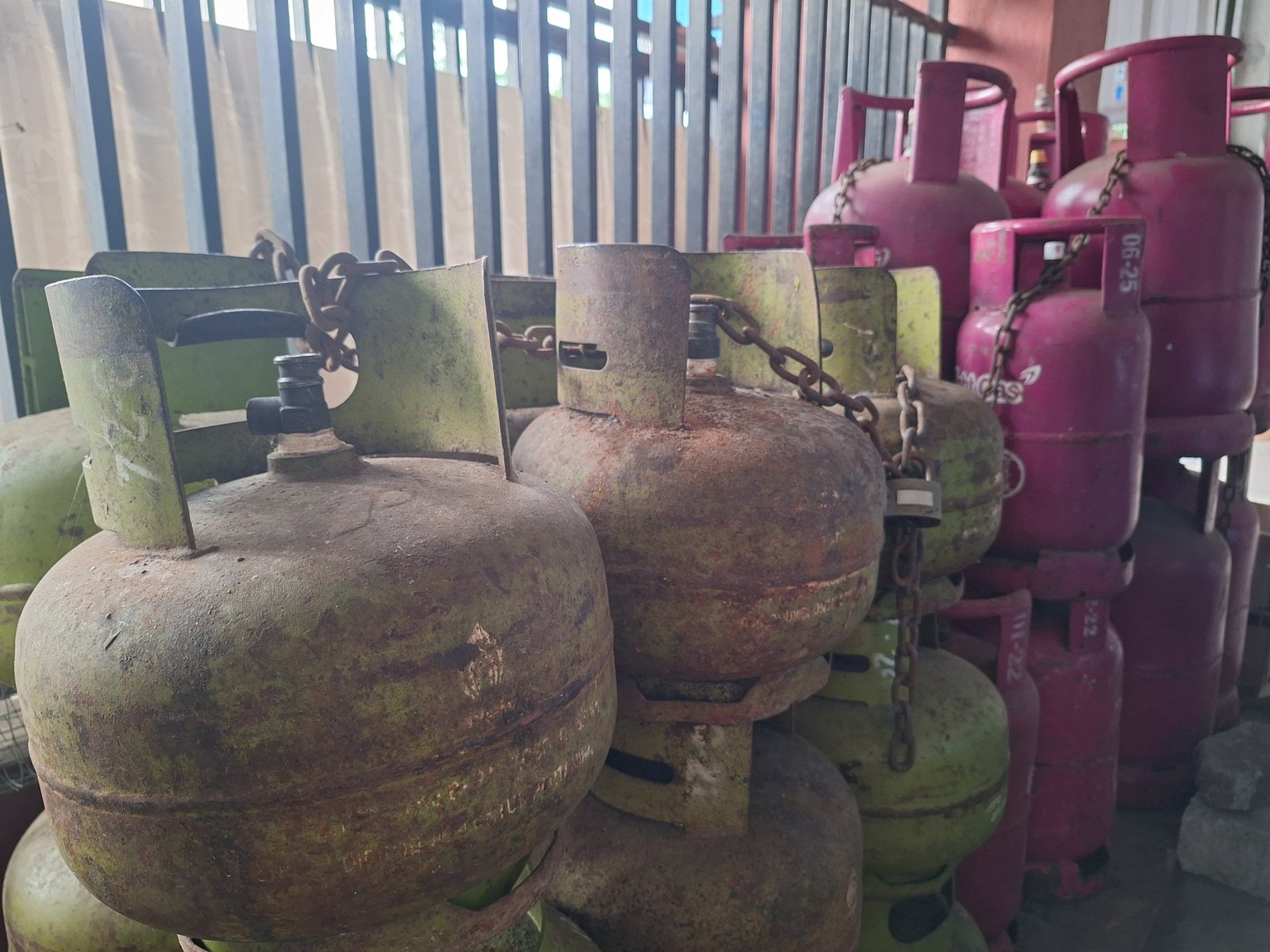 Pengecer Keluhkan Sulitnya Dapat Gas Elpiji 3 Kilogram, Antrian Panjang Masih Terjadi di Pangkalan 7 Pengecer Keluhkan Sulitnya Dapat Gas Elpiji 3 Kilogram, Antrian Panjang Masih Terjadi di Pangkalan