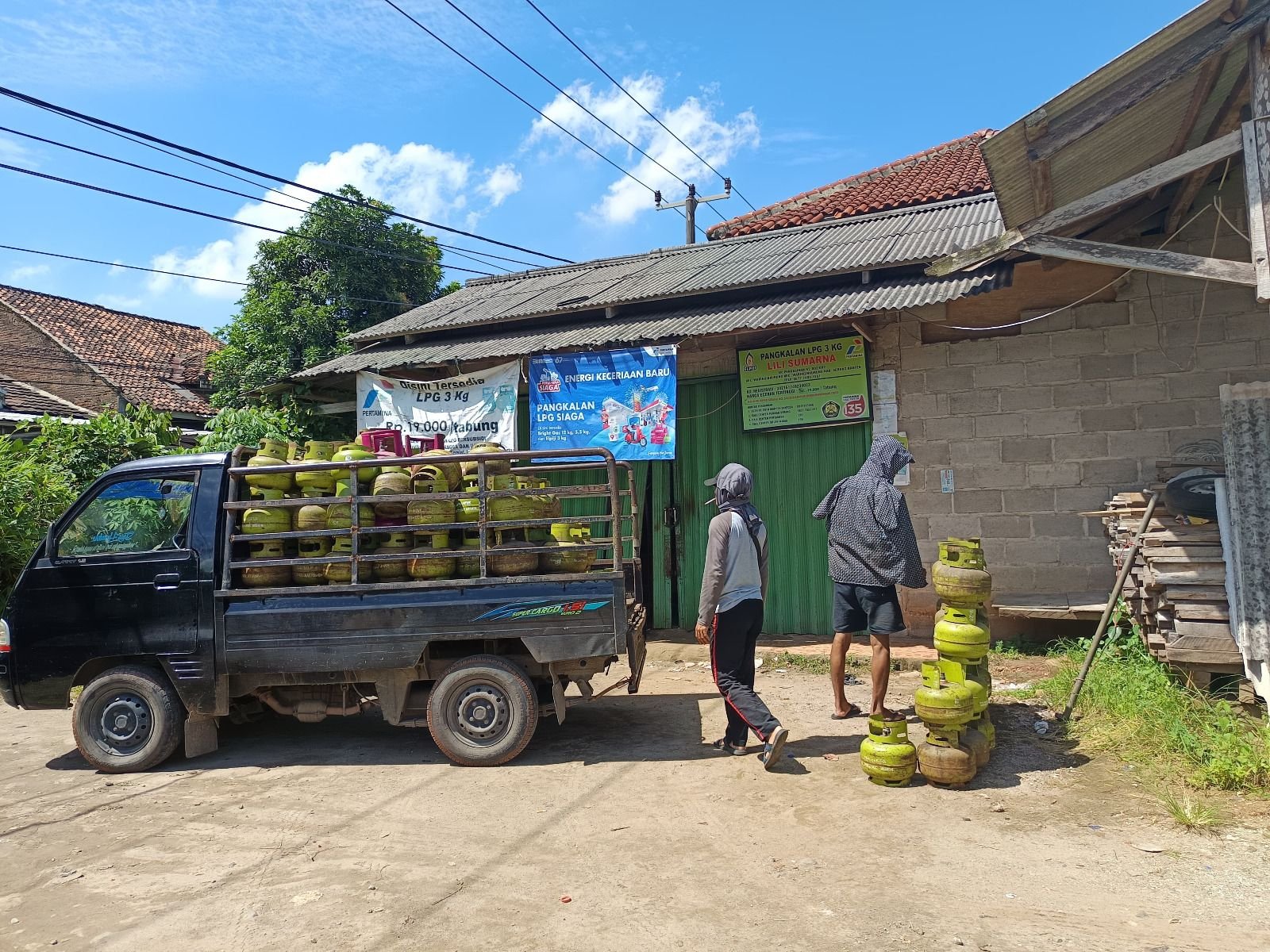 Pengecer LPG 3 Kilogram di Kabupaten Serang Kesulitan Dapatkan Pasokan 5 Pengecer LPG 3 Kilogram di Kabupaten Serang Kesulitan Dapatkan Pasokan