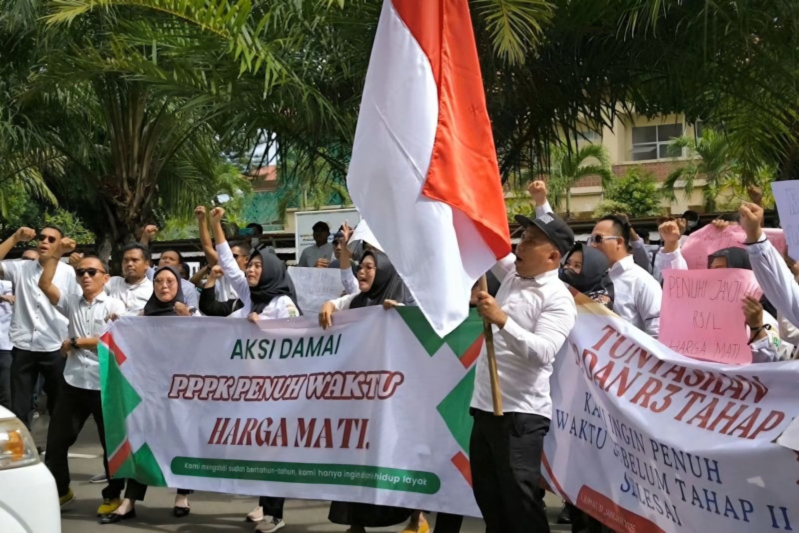 Honorer Banten Ancam Demo ke Jakarta Buntut Kebijakan Kontroversial dari Menpan RB dan BKN 1 Honorer Pemprov Banten Harap Tenang, BKD Dorong Optimalisasi Formasi PPPK Guru