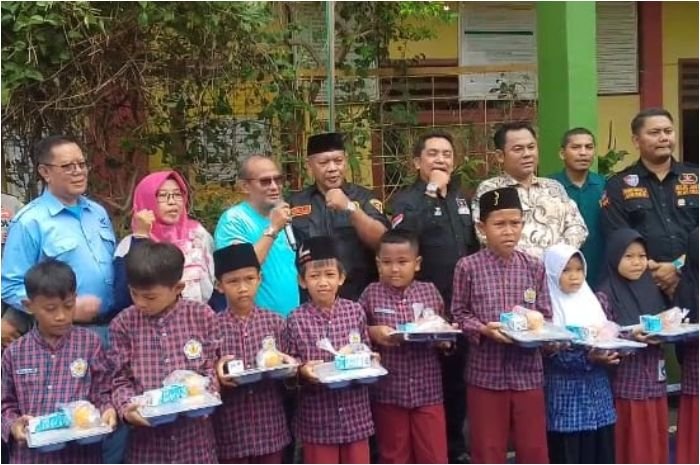 Dukung Program Asta Cita Presiden Prabowo, Grib Jaya Cilegon Berikan Makan Bergizi Gratis di SDN Sumurwuluh