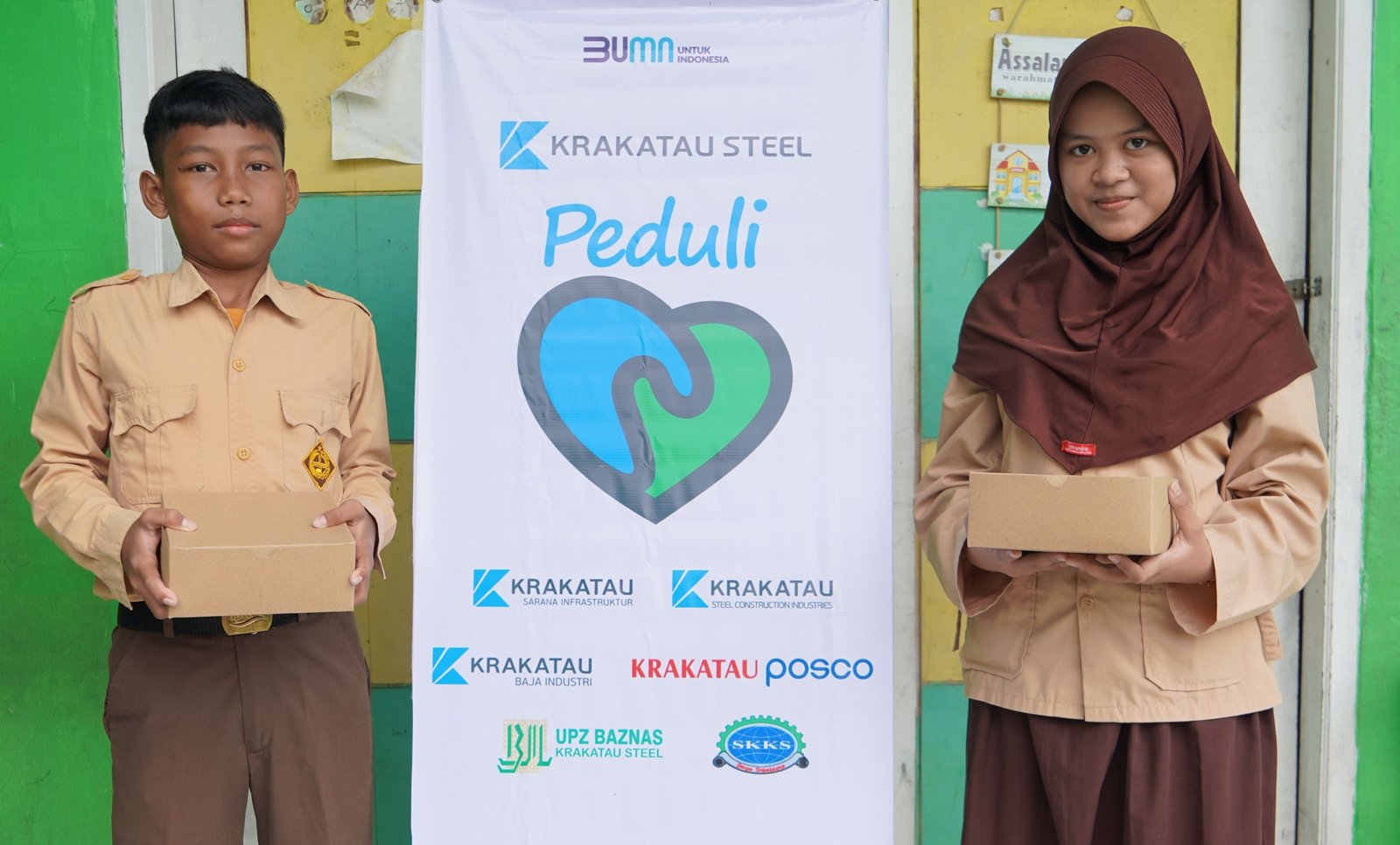 Jumat Berkah di Madrasah Ibtidaiyah Mathla'ul Huda Jadi Kick Off Program TJSL Krakatau Steel Group 1 Jumat Berkah di Madrasah Ibtidaiyah Mathla'ul Huda Jadi Kick Off Program TJSL Krakatau Steel Group