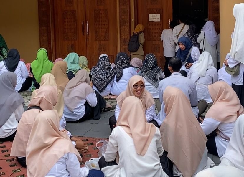 Minta Dukungan DPRD Kota Cilegon, Guru Madrasah Honorer Minta Tak Dianaktirikan 2 Minta Dukungan DPRD Kota Cilegon, Guru Madrasah Honorer Minta Tak Dianaktirikan