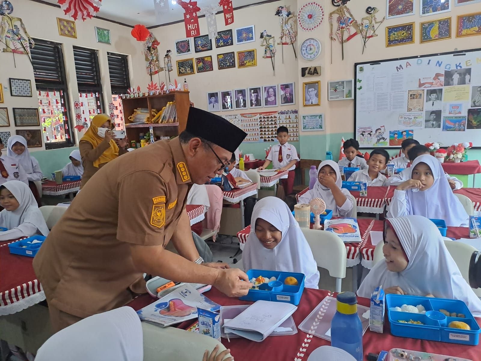 Dimulai Pekan Depan, Kota Cilegon Jalankan Program Makan Bergizi Gratis untuk 3.290 Siswa 7 Dimulai Pekan Depan, Kota Cilegon Jalankan Program Makan Bergizi Gratis untuk 3.290 Siswa