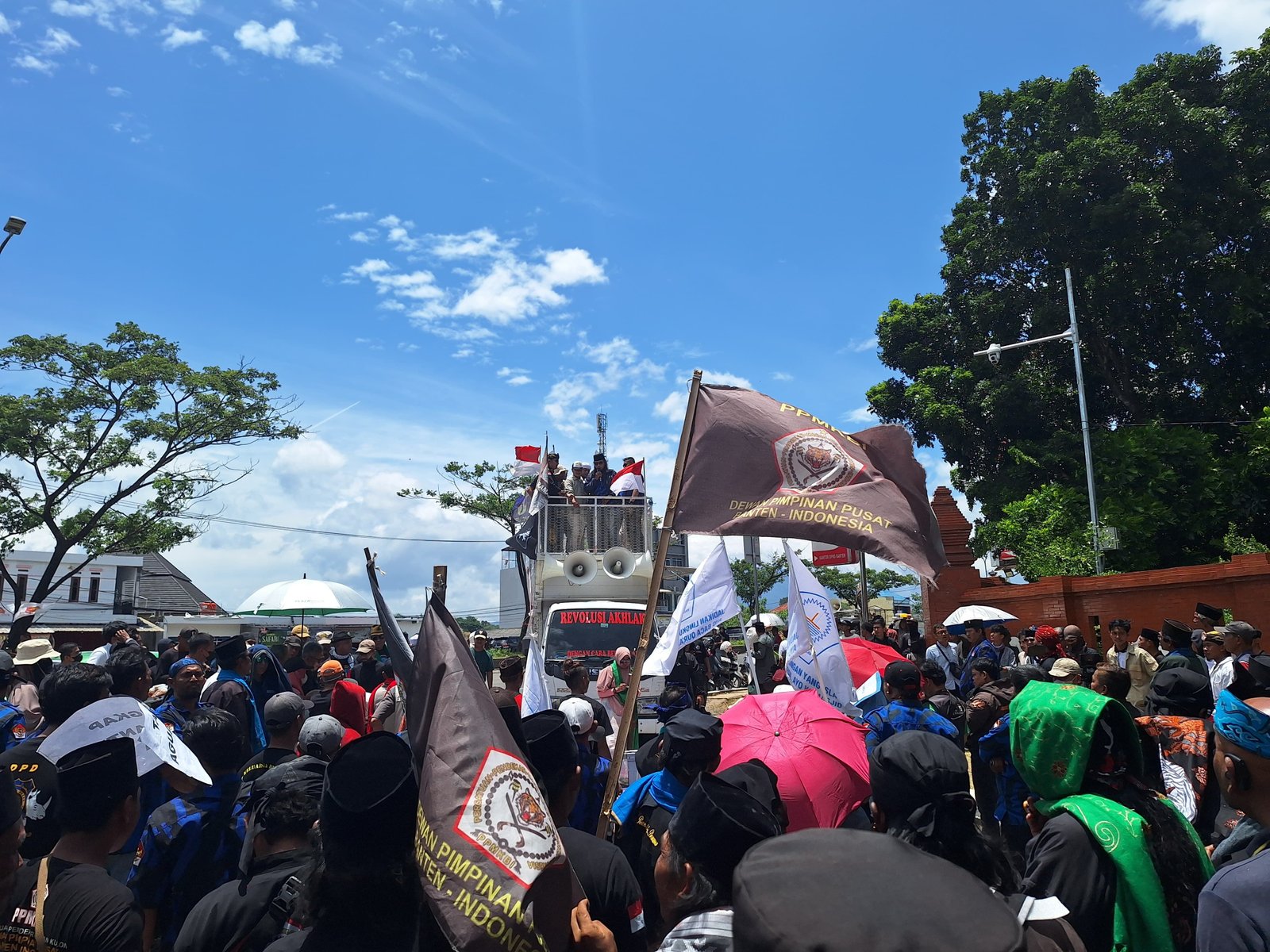 Demo Penolakan PIK 2 di DPRD Provinsi Banten, Warga Ungkap Adanya Aksi Premanisme di Tiga Desa
