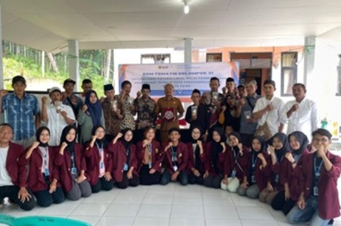 Berdayakan UMKM, Kelompok KKM 31 Untirta Sosialisasi Digital Marketing di Desa Parakanbeusi 3 Berdayakan UMKM, Kelompok KKM 31 Untirta Sosialisasi Digital Marketing di Desa Parakanbeusi