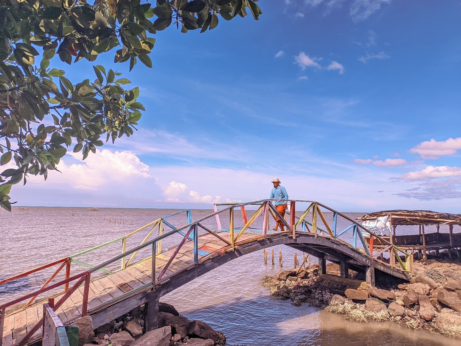 Sepi Pengunjung, Wisata Jembatan Pelangi di Desa Lontar Butuh Perhatian Pemdes dan Pokdarwis 1 Sepi Pengunjung, Wisata Jembatan Pelangi di Desa Lontar Butuh Perhatian Pemdes dan Pokdarwis