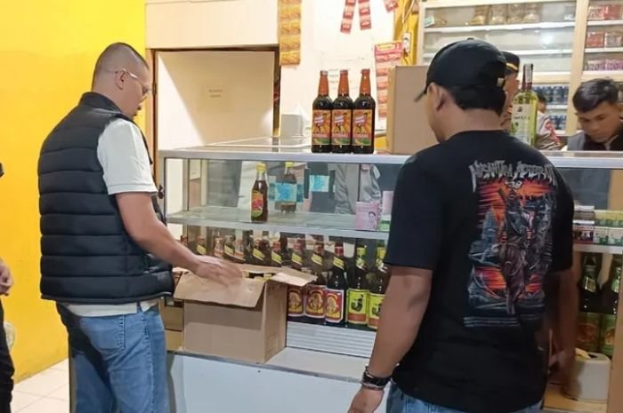 Penjual Miras Berkedok Warung Jamu di Rangkasbitung Digrebeg Polisi, Ratusan Botol Disita