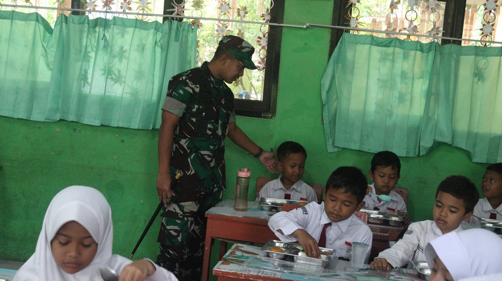 Kodim Cilegon Kawal MBG untuk 3.293 Siswa, Pastikan Generasi Emas Siap Menyongsong Indonesia Emas 2045 5 Kodim Cilegon Kawal MBG untuk 3.293 Siswa, Pastikan Generasi Emas Siap Menyongsong Indonesia Emas 2045