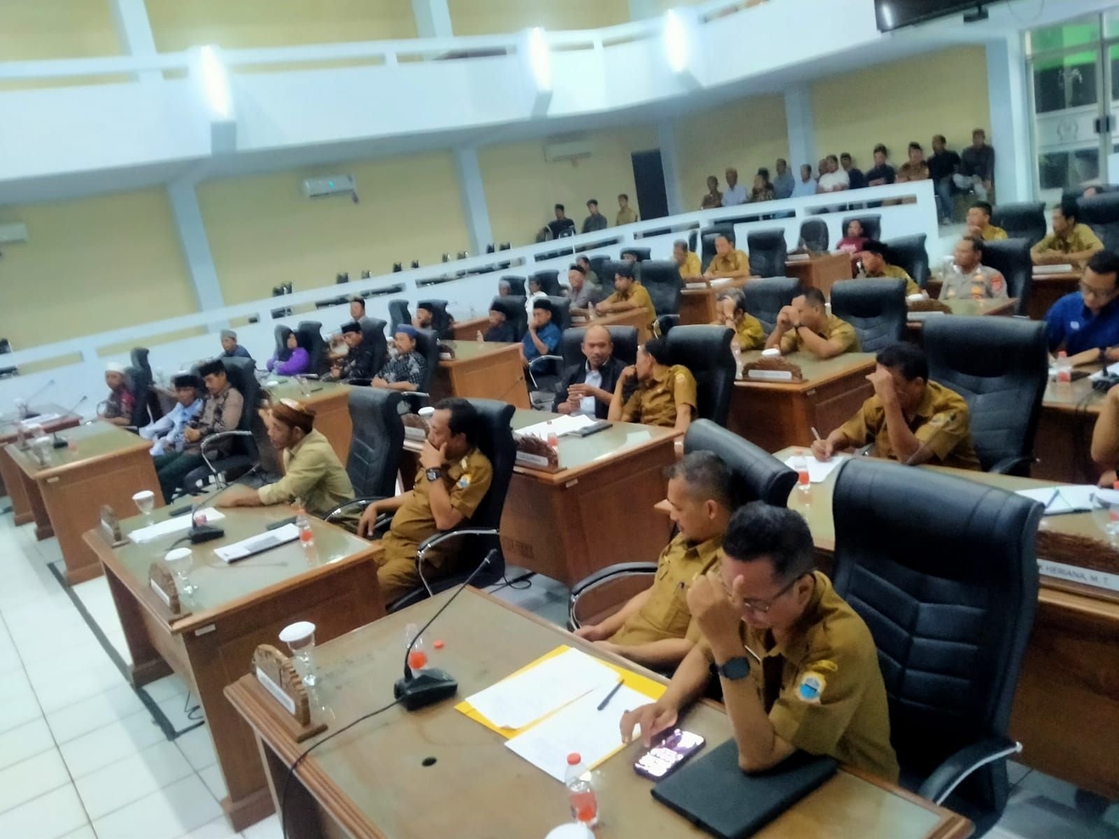 Kades dan PT Wika Bersitegang di RDP, Perusahaan dan Pemda Harus Bertanggungjawab Banjir di Cibadak Makin Parah 1 Kades dan PT Wika Bersitegang di RDP, Perusahaan dan Pemda Harus Bertanggungjawab Banjir di Cibadak Makin Parah