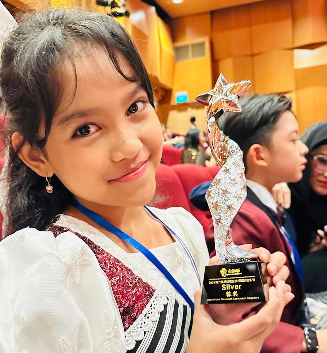 Harumkan Nama Indonesia di Singapura, Penyanyi Cilik Asal Serang Syifa Kusuma Raih Silver Award