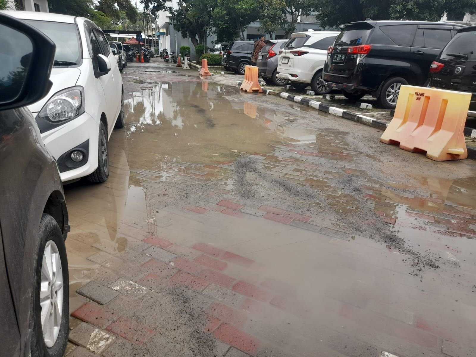 Sindir Soal Banyaknya Jalanan Becek di Puspemkot Cilegon, Wakil Walikota Cilegon: Yang Penting Enggak Banjir