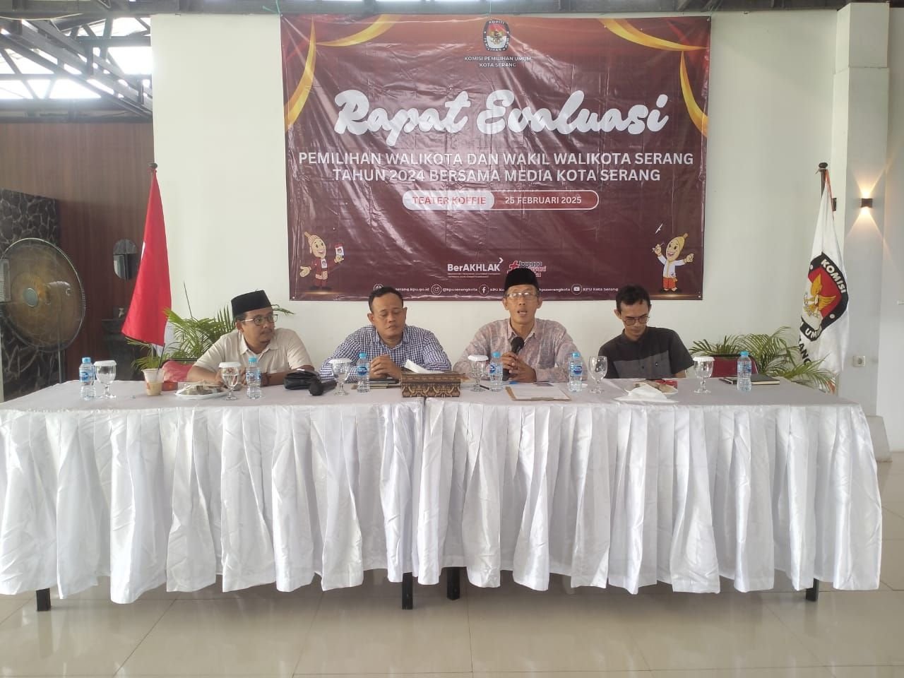 Calon Kepala Daerah Sudah Diseting, Pilkada Serentak di Kota Serang Minta Dievaluasi 6 Calon Kepala Daerah Sudah Diseting, Pilkada Serentak di Kota Serang Minta Dievaluasi