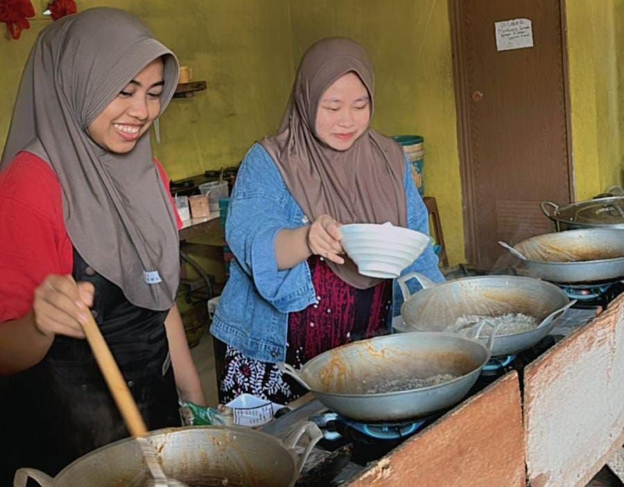 Gak Pelit Bumbu, Seblak Teh Ila di Kota Serang Raup Omzet Fantastis Rp15 Juta Per Hari