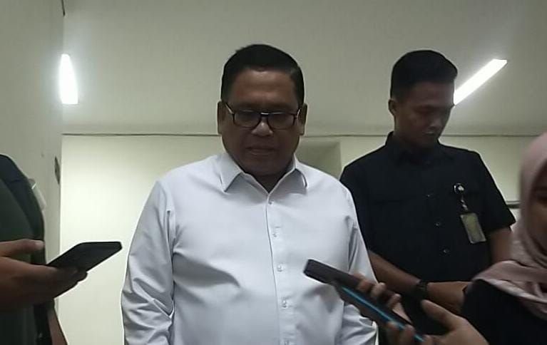 Ditinggal Hasbi Asyidiki Jayabaya Retreat, Amir Hamzah Fokus Beres-beres Ruang Kerja 4 Ditinggal Hasbi Asyidiki Jayabaya Retreat, Amir Hamzah Fokus Beres-beres Ruang Kerja