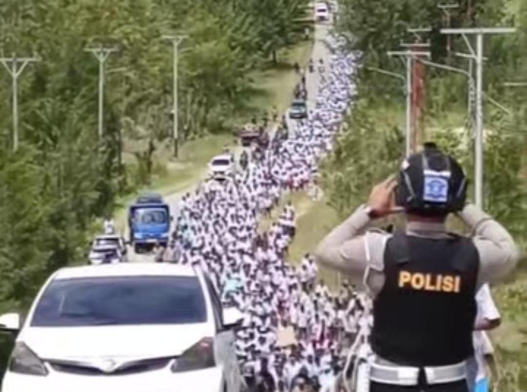 Tolak Program MBG, Ribuan Pelajar dari Kabupaten Paniai Gelar Aksi di Jalan 1 Tolak Program MBG, Ribuan Pelajar dari Kabupaten Paniai Gelar Aksi di Jalan