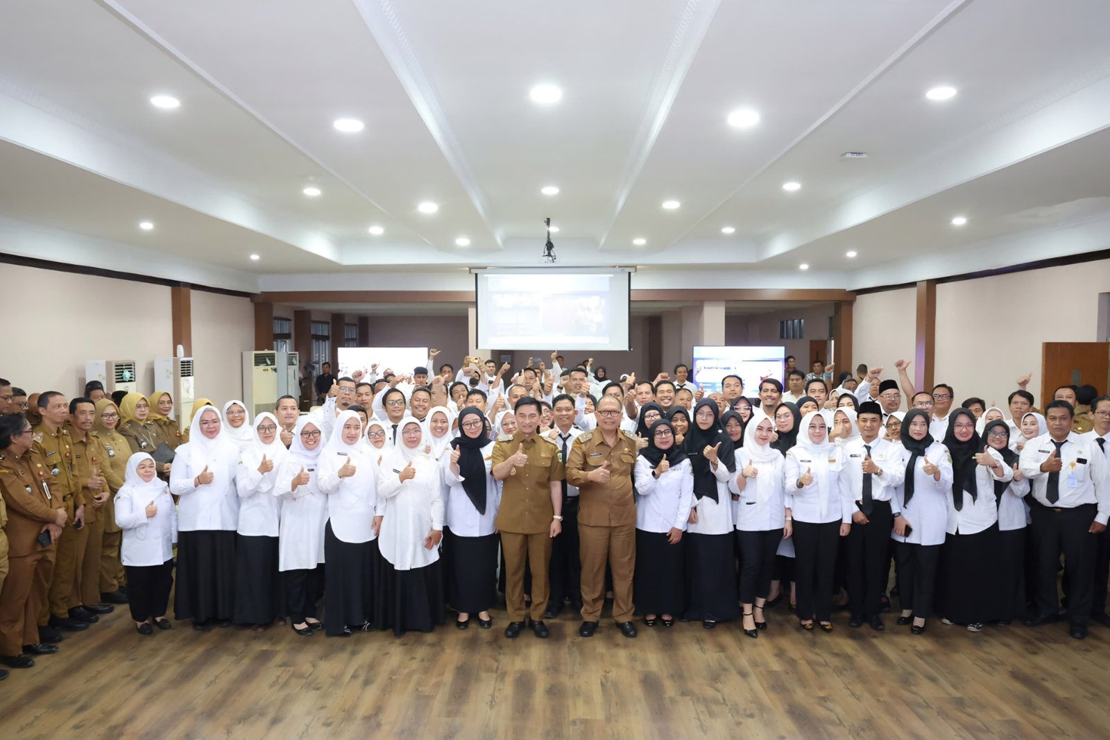 Jangan Coba-coba Karena ini Sanksinya Tegas, Wagub Banten Siap Tindak Tegas Praktik Jual Beli Jabatan 3 Jangan Coba-coba Karena ini Sanksinya Tegas, Wagub Banten Siap Tindak Tegas Praktik Jual Beli Jabatan