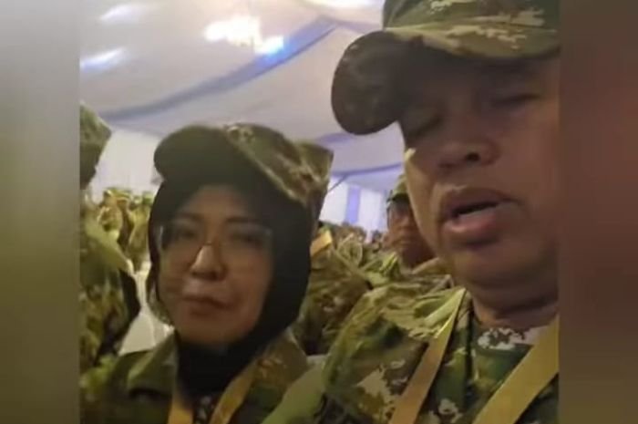 Dedi Mulyadi Kembali Sindir Jalan Rusak di Pandeglang: Raripuh, Duitnya Sedikit 1 Dedi Mulyadi Kembali Sindir Jalan Rusak di Pandeglang: Raripuh, Duitnya Sedikit