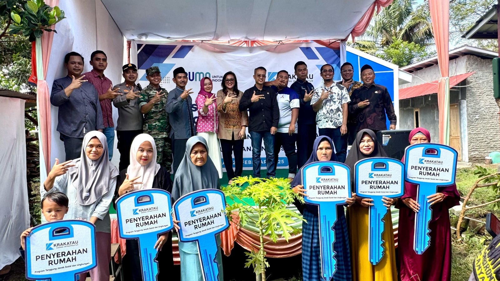 Krakatau Steel Group Serahkan Enam Unit Rutilahu, Ini Daerah Penerimanya 8 Krakatau Steel Group Serahkan Enam Unit Rutilahu, Ini Daerah Penerimanya